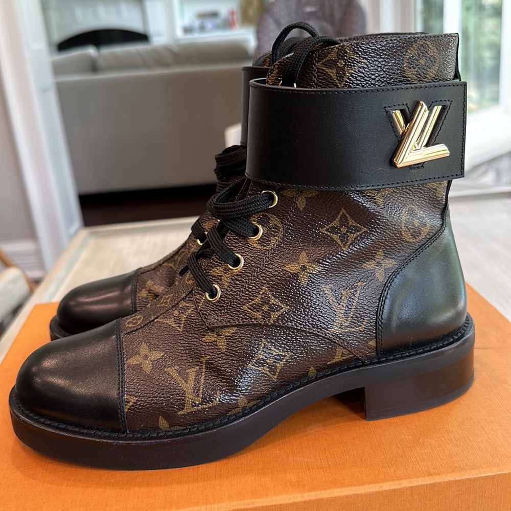 Louis Vuitton Logo Turnlock Booties Size 37.5 - Picture 4 of 7